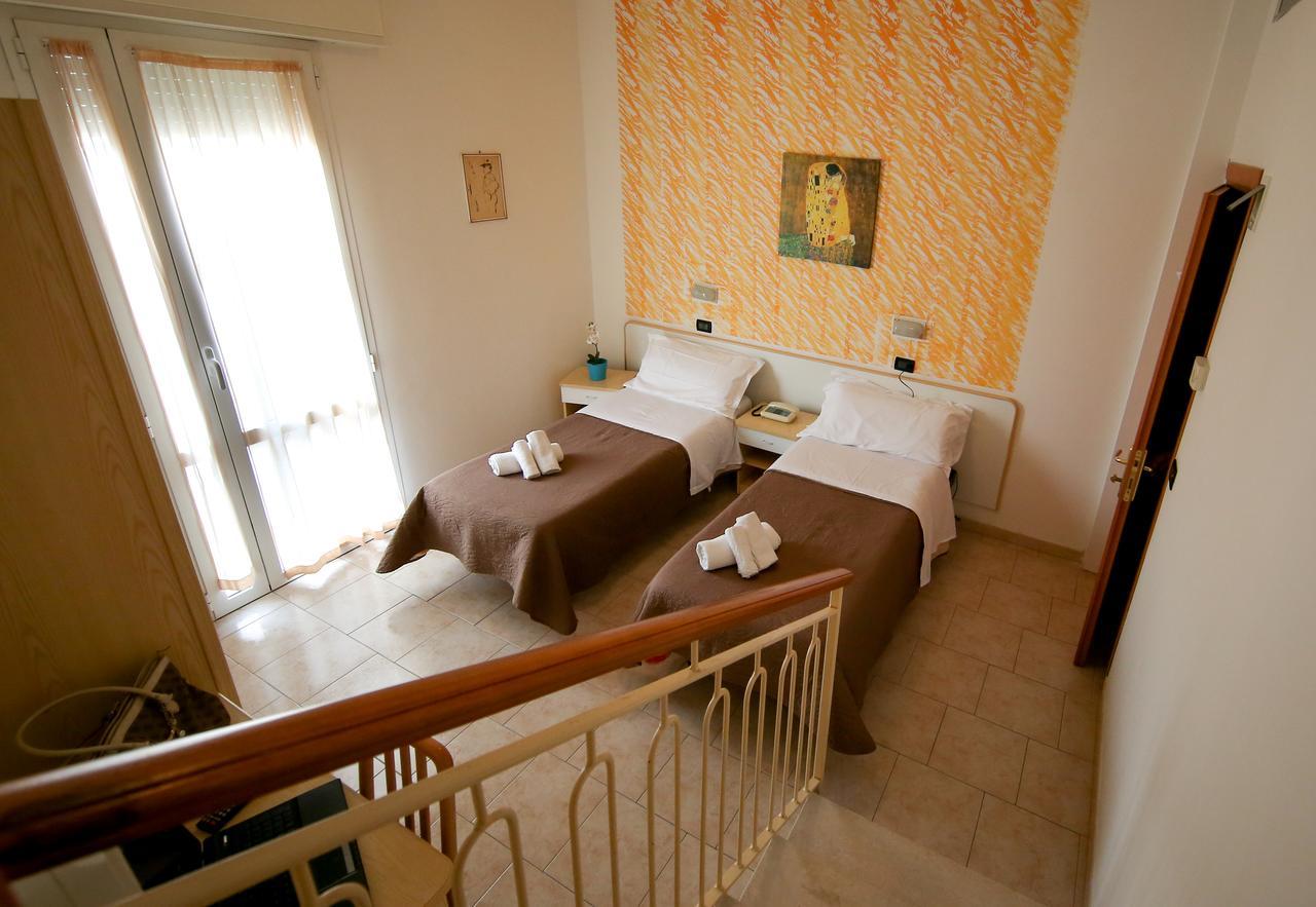 Hotel Petrarca Rimini Exterior foto